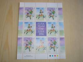 1994 Jalkapallon maailmanmestaruuskisat kokoelma Football World Cup, sisältää: 14 ensipäiväkuorta, 4  souvenir sheet arkkia ja 11 erilaista postimerkkiä.