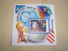 1994 Jalkapallon maailmanmestaruuskisat kokoelma Football World Cup, sisältää: 14 ensipäiväkuorta, 4  souvenir sheet arkkia ja 11 erilaista postimerkkiä.