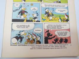 Koulu-Aku -sarjakuvakirja / comics book