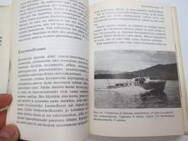 Moottoriveneeni suunnitteluasteella, rakennusvaiheessa, vesillä