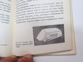Moottoriveneeni suunnitteluasteella, rakennusvaiheessa, vesillä