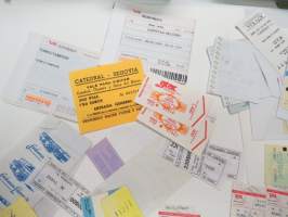 Erä erilaisia ulkomaisia matka- ja pääsylippuja -foreign travel and entrance tickets