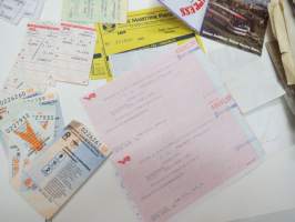 Erä erilaisia ulkomaisia matka- ja pääsylippuja -foreign travel and entrance tickets