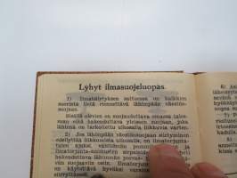 Kotka Kalenteri 1944 -almanakka, yleiskalenteri, jossa runsaasti artikkelita ja eri alojen toitoja, mm. kuvasivut &quot;Neuvostoliiton tavallisimpia lentokonetyyppejä&quot;