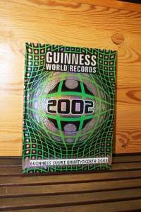 Guinness suuri ennätyskirja 2002.Maailmamme on täynnä ihmeitä ja ällistyttäviä kykyjä. Häikäisevimmät ennätykset ja uskomattomat ihmeellisyydet luettavaksi