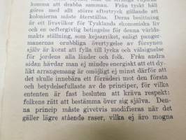 Tysk kultur i Afrika - Några blad ur kolonisationens historia -kirja esittelee saksalaisten siirtomaaherrojen julmia ja väkivaltaisia otteita alkuasukkaita