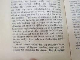 Tysk kultur i Afrika - Några blad ur kolonisationens historia -kirja esittelee saksalaisten siirtomaaherrojen julmia ja väkivaltaisia otteita alkuasukkaita