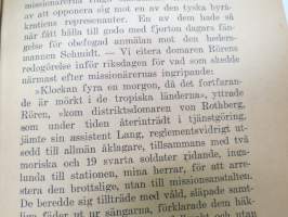 Tysk kultur i Afrika - Några blad ur kolonisationens historia -kirja esittelee saksalaisten siirtomaaherrojen julmia ja väkivaltaisia otteita alkuasukkaita