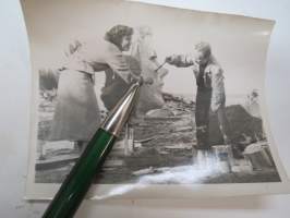 Taiteen tuottajat? -valokuva / photograph