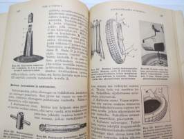 Uusi Autokirja 1945 - 10. painos (sisältää 36 sivua puu- ja hiilikaasuttimista) -automobile book, this print includes 36 pages of woodgas technical features and