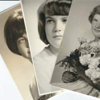 1960-luvun nuoria naisia -   valokuva 9x13 cm 3 kpl