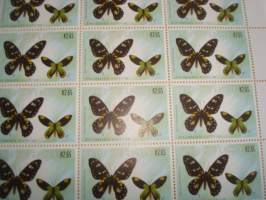 Perhosia, 15 postimerkin postimerkkiarkki, Papua Uusi-Guinea, vuodelta 2002, hieno. Katso myös muut kohteeni mm. noin 1200 erilaista amerikkalaista