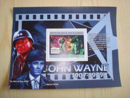 John Wayne, The Green Berets, Vietnamin sotaelokuva jossa John Waynen esikuvana oli Larry Thorne (Lauri Törni), Souvenir Sheet arkki, leimaamaton, 1 postimerkki