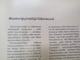 Moottoripyöräilijän liikenneopas -traffic guide for the motorcyclist