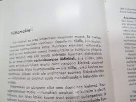 Viittomakielen kuvasanakirja -(picture) dictionary for deaf