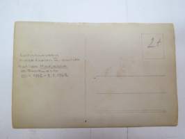 &quot;Keinutuolissa Kalle Aholan II puoliso Matilda Marjaana os. Ruusulehto, 30.4.1882 - 9.3.1962 -valokuva / photograph