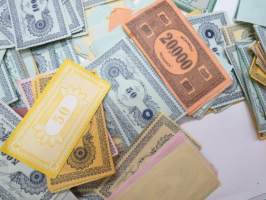 Peli- / leikkirahoja erä - Playing money from boardgames