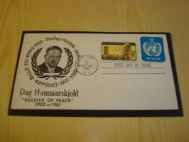 YK:n pääsihteeri Dag Hammarskjöld, 1962, USA, ensipäiväkuori, FDC, harvinaisempi mustareunainen suru-kuoriversio. Katso myös muut kohteeni mm. noin 1200