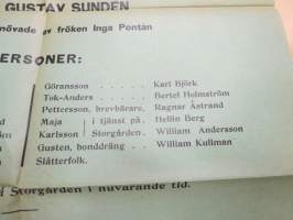 Kimo Ungdomsförening uppför...&quot;Giftasbekymmer&quot; (folklustspel av Björn Hodell), regi Gustaf Sundén, i rollen Kalle Nykvist, Anna Nygård, Ruth Lingonblad, Walter