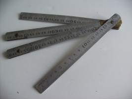 Vanha 1 m kääntömitta nivelmitta metallia  23x1,5x1,0 cm  - työkalu