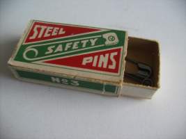 Steel Safety  pins N:o3    -  vajaa tuotepakkaus    3x5x1 cm