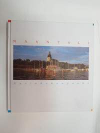 Naantali - Aurinkokaupunki (550-vuotisjuhlajulkaisu) -picture book of Naantali