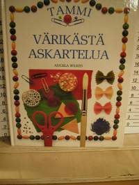 värikästä askartelua