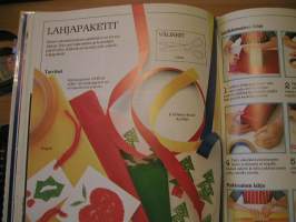värikästä askartelua