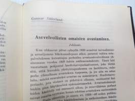 Aseveljien kalenteri 1943, sisältää kalenteriosuuden, johon kirjattu sotatapahtumat 1930-42 loppuvuosi, mm. seur. artikkelit; Sota kansojen ja erityisesti oman