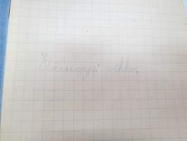 Eläinoppi vihko - tyypillinen kouluvihko, jossa tekstiä elävöittämässä pari kiiltokuvaa eläimistä -school notebook