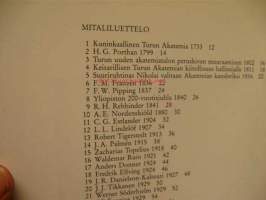 Mitaleita Helsingin Yliopiston kokoelmista 1640-1990