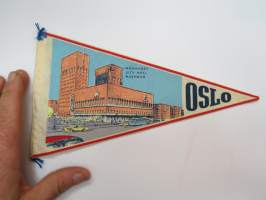 Oslo -matkamuistoviiri / souvenier pennant