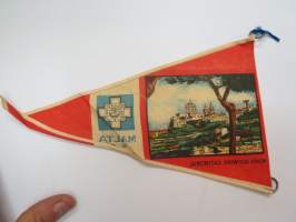 Malta G.C. - Dina Showing Cathedral -matkamuistoviiri / souvenier pennant