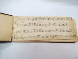 Nuottikirjaa klarinetillaa J: A: Helenius 10.6.1892 -klarinettia soittaneen kansanmiehen käsinkirjoitettu nuottikirja -handwritten clarinetists note book - common