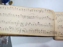 Nuottikirjaa klarinetillaa J: A: Helenius 10.6.1892 -klarinettia soittaneen kansanmiehen käsinkirjoitettu nuottikirja -handwritten clarinetists note book - common