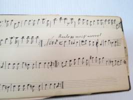 Nuottikirjaa klarinetillaa J: A: Helenius 10.6.1892 -klarinettia soittaneen kansanmiehen käsinkirjoitettu nuottikirja -handwritten clarinetists note book - common