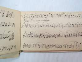 Nuottikirjaa klarinetillaa J: A: Helenius 10.6.1892 -klarinettia soittaneen kansanmiehen käsinkirjoitettu nuottikirja -handwritten clarinetists note book - common