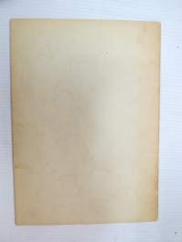 Helsingin Yhteislyseo - vuosikertomus lukuvuodelta 1945-1946 (oppilaiden nimet luokittain näkyvät kohteens kuvista) -annual report oaf an school in Helsinki