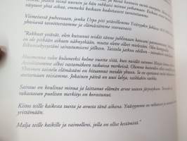 On aika -Maija Lahtisen teos pulisonsa Urpo Lahtisen muistoksi - kuvia Villa Urpon taideteoksista ja Maija Lahtinen -runoja, omakätinen omiste ja nimikirjoitus