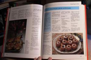 Kodin suuri keittiökirjasto 1-8. 1982-85. Kattava keittokirjasarja. (ruoanlaitto, kokkaus, reseptit)