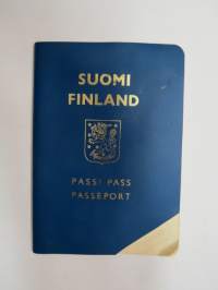 Passi - Pass - Passport  / Suomi - Finland, 13.9.1976, Nr 230771 -passi leimaveroleimoineen, viisumit, maahantuloleimat jne. , vanhentunut -passport with tax stamp,