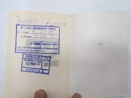 Passi - Pass - Passport  / Suomi - Finland, 13.9.1976, Nr 230771 -passi leimaveroleimoineen, viisumit, maahantuloleimat jne. , vanhentunut -passport with tax stamp,