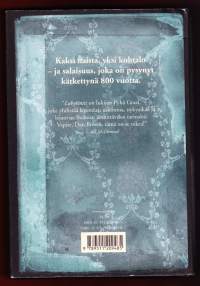 Labyrintti, 2006.Heinäkuussa 2005 Alice Tanner viettää kesää arkeologisilla kaivauksilla Pyreneiden vuoristossa lähellä Carcassonnen keskiaikaista