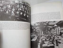 The Golden Years 1903-1913 - A pictorial survey of the most interesting decade in English history, recorded in contemporary photographs and drawings -english