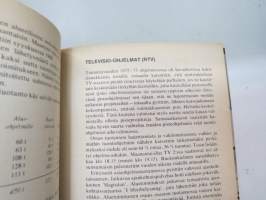 Yleisradion vuosikirja 1972-1973, seikkaperäinen selvitys Yleisradiomme toiminnasta ja ohjelmarakenteesta -Finnish Broadcasting annual
