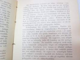Svenska Fruntimmerskolan i Wiborg 1914-1915 årsberättelse med elevmatrikel samt Amerikanska skolor - Aino Ottelinin kirjoittamat koulun vuosikertomus sekä