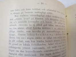 Svenska Fruntimmerskolan i Wiborg 1914-1915 årsberättelse med elevmatrikel samt Amerikanska skolor - Aino Ottelinin kirjoittamat koulun vuosikertomus sekä