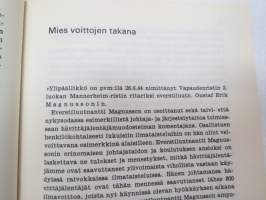 Magnussonin laivue - Suurten ilmavoittojen salaisuus. Kirja on omistettu Mannerheim-ristin ritarille, eversti Gustaf Erik Magnussonille, joka koulutti