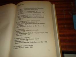 Historiallilsia erätarinoita