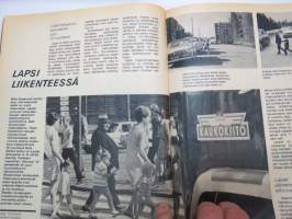 Kotiliesi 1970 nr 15, elokuu I numero, ilmestynyt 1.8.1970, sis. mm. seur. artikkelit / kuvat / mainokset; Kansikuva &quot;Kesäpäivä Ruoveden rannalla&quot;